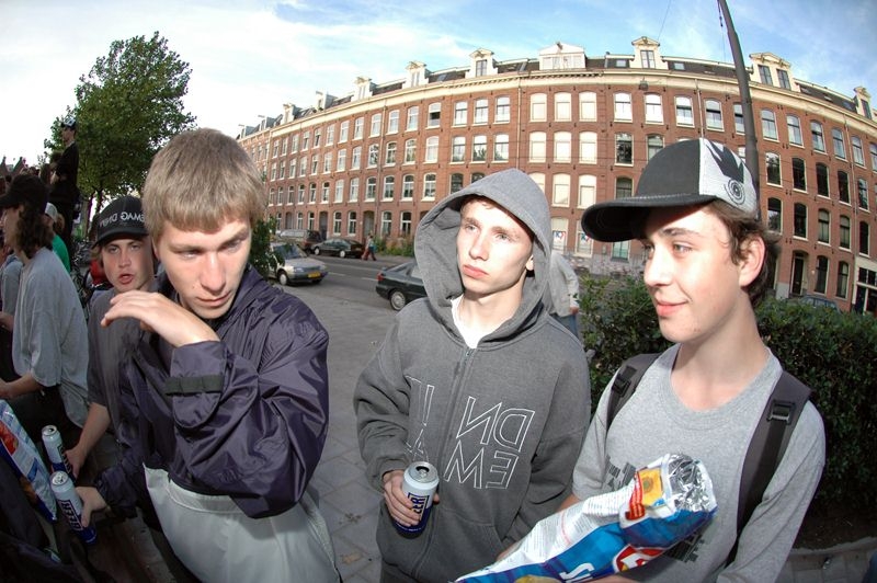 Пить пиво пенное