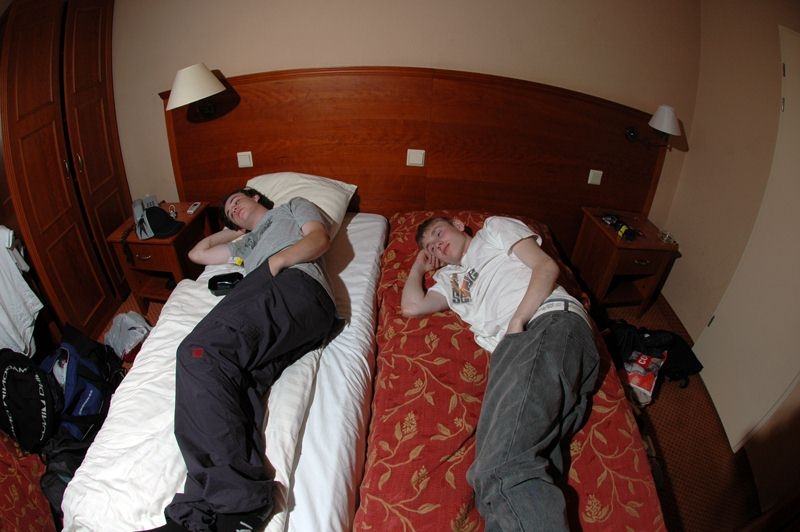 А его все нет...