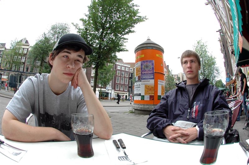 Два усталых бойца. 10 утра. Грибы кончились.