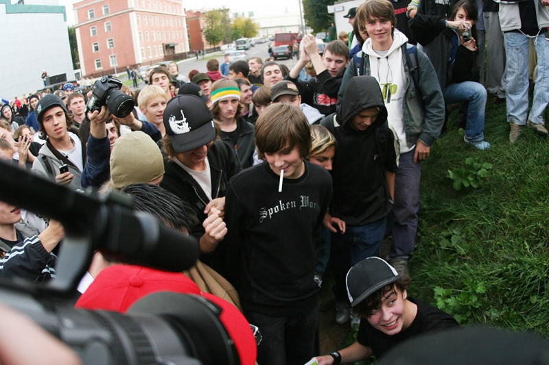 "Ну че столпились? Расходимся!"