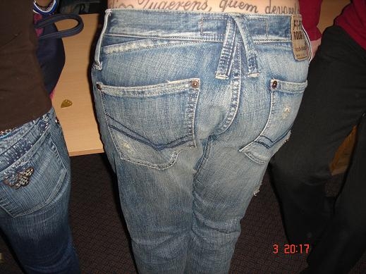 катенька-попка...обратите внимание на тату...по-моему....красиво....