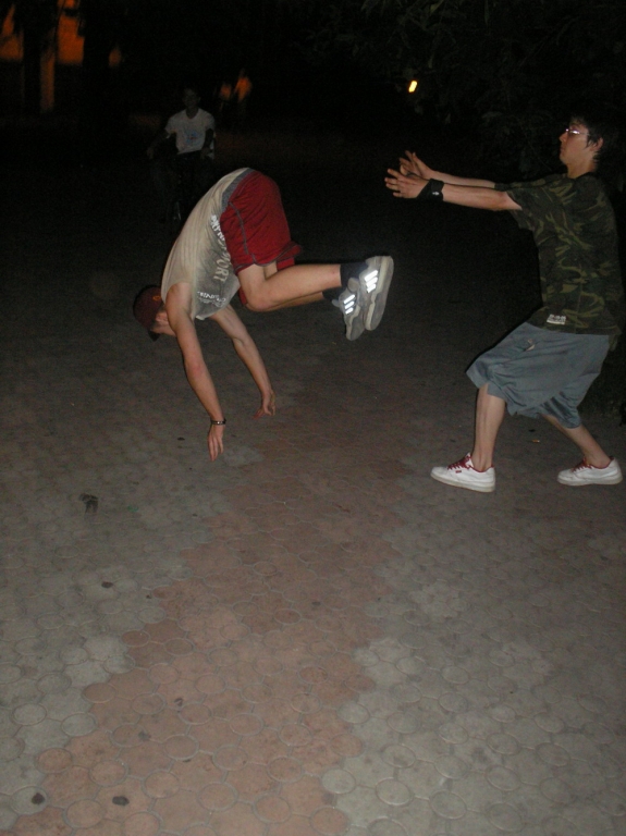 Он меня быкинул :)))